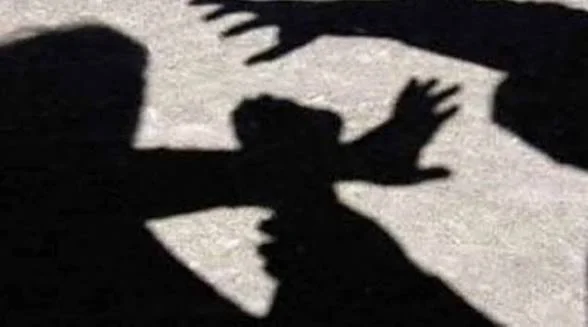 पति की हैवानियत, पत्नी-बेटे पर हमला