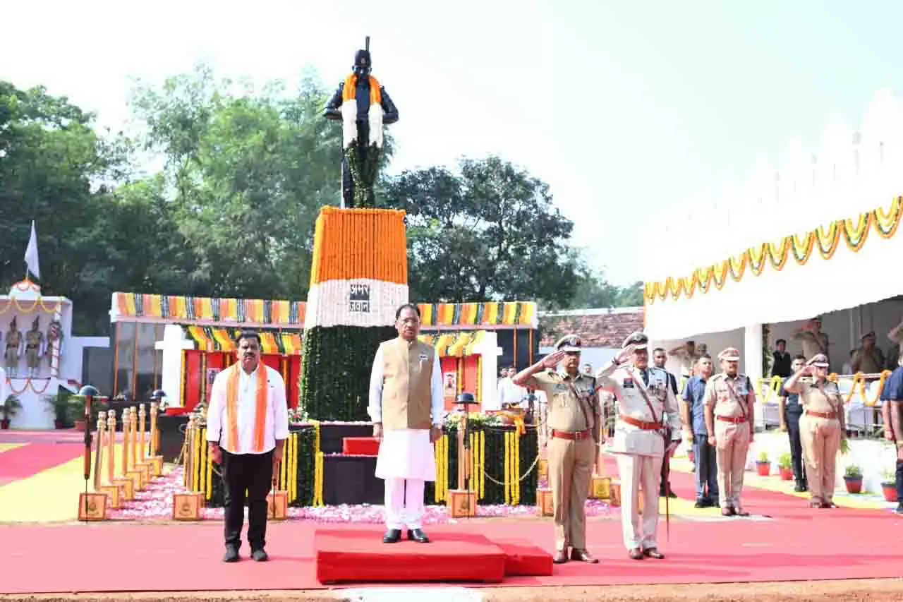 पुलिस के वीर शहीदों को मुख्यमंत्री ने किया नमन