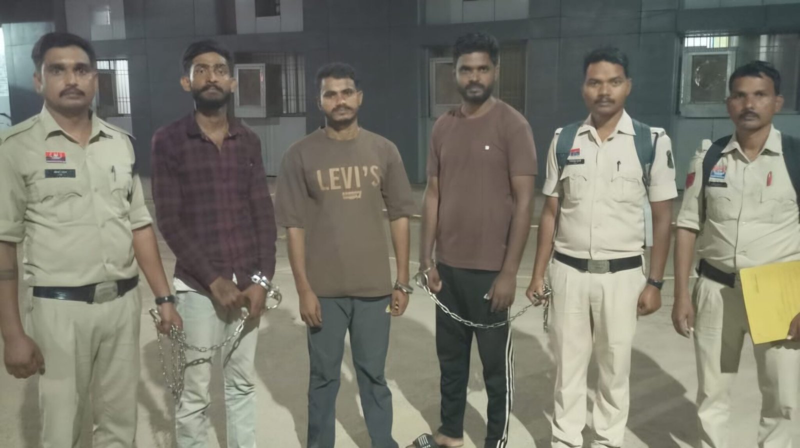 शिक्षक को कथित तौर पर धमकाने के मामले में यूट्यूबर दीपक यादव गिरफ्तार, दो साथी भी जेल में