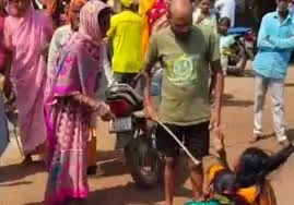 अफवाह के बाद बवाल, पांच महिलाओं के साथ मारपीट